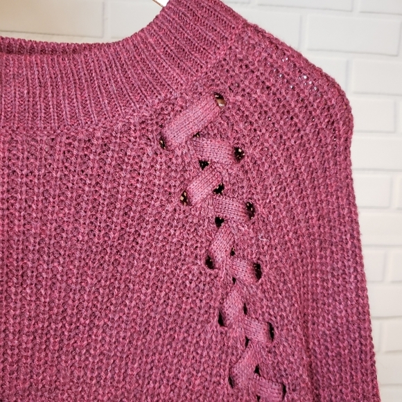 Perfect SO red sweater with laced shoulder Size M - Picture 7 of 10